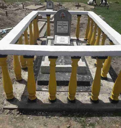 Grave/Tomb stone & head stones