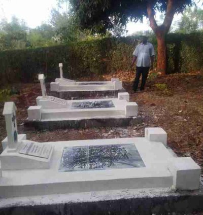 Grave/Tomb stone & head stones