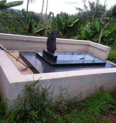 Grave/Tomb stone & head stones